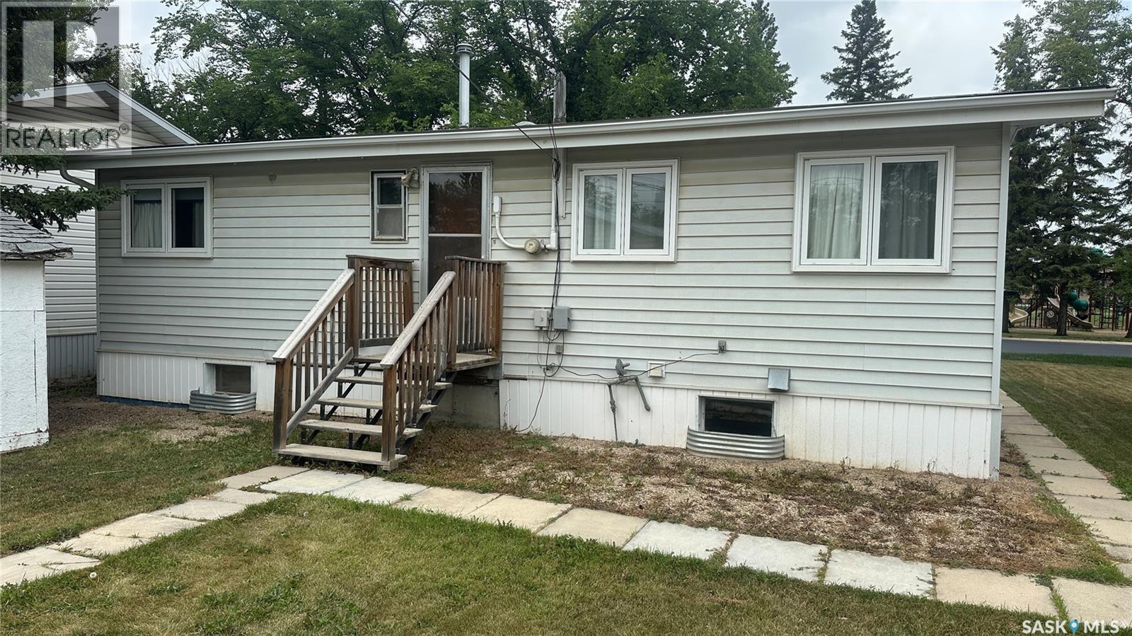 Photo 13 of 1004 96th Avenue W, Tisdale SK