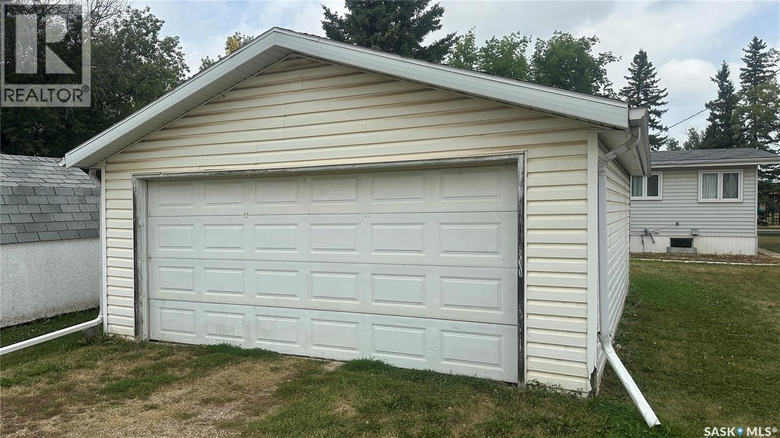 Photo 7 of 1004 96th Avenue W, Tisdale SK