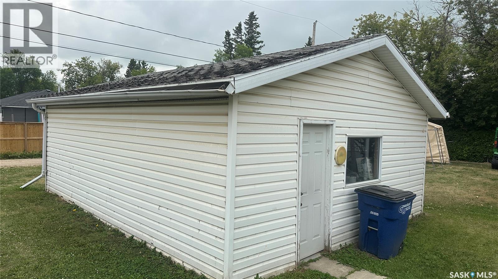 Photo 11 of 1004 96th Avenue W, Tisdale SK