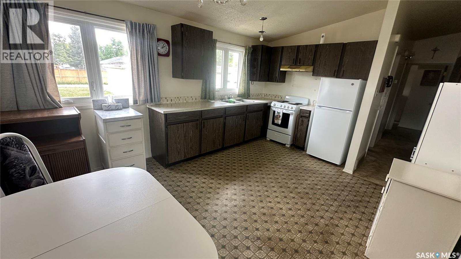 Photo 6 of 1004 96th Avenue W, Tisdale SK