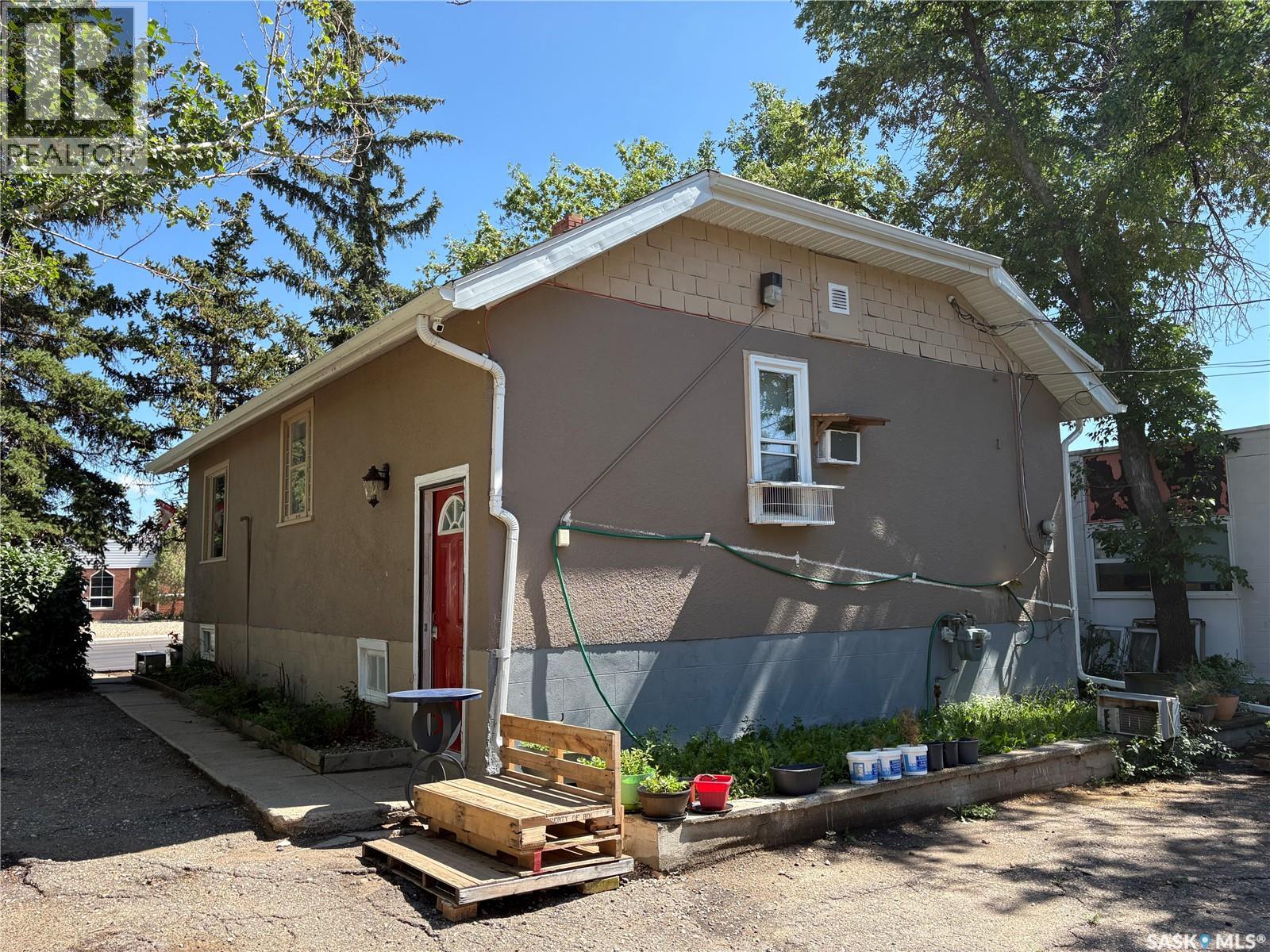 Photo 23 of 512 Centre Street, Assiniboia SK