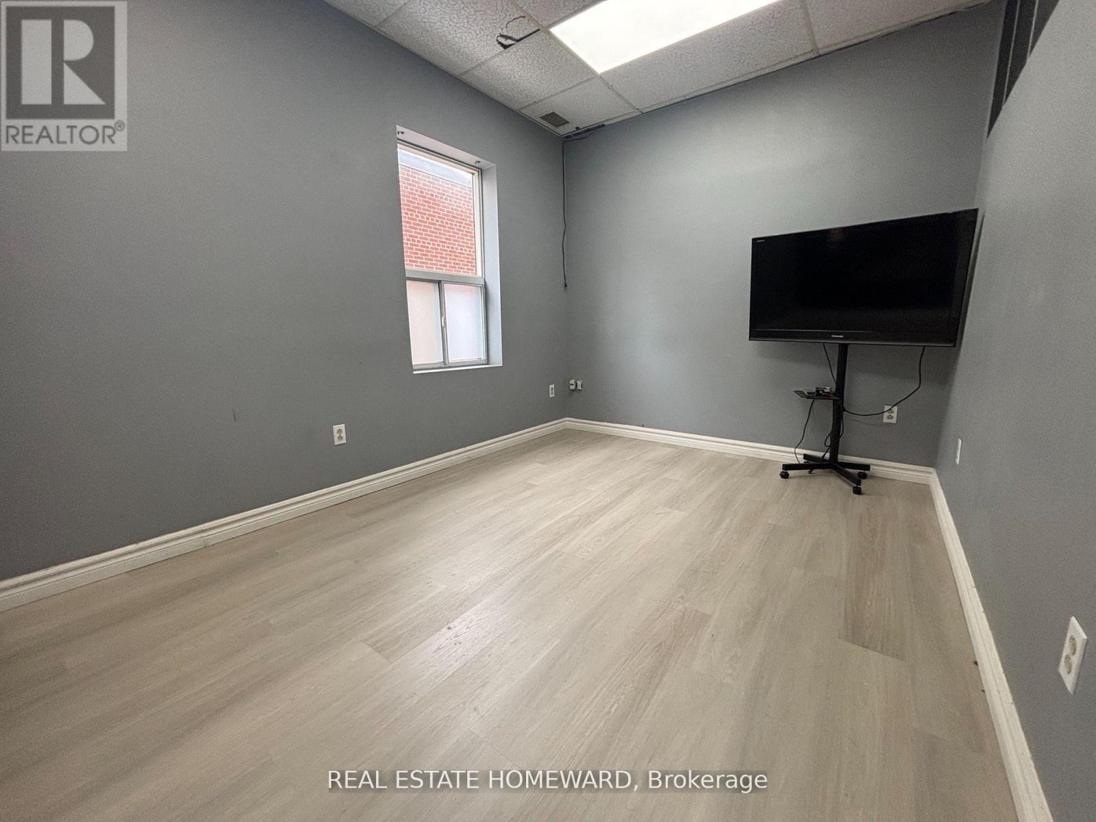 Photo 1 of Upper 863 Broadview Avenue, Toronto ON