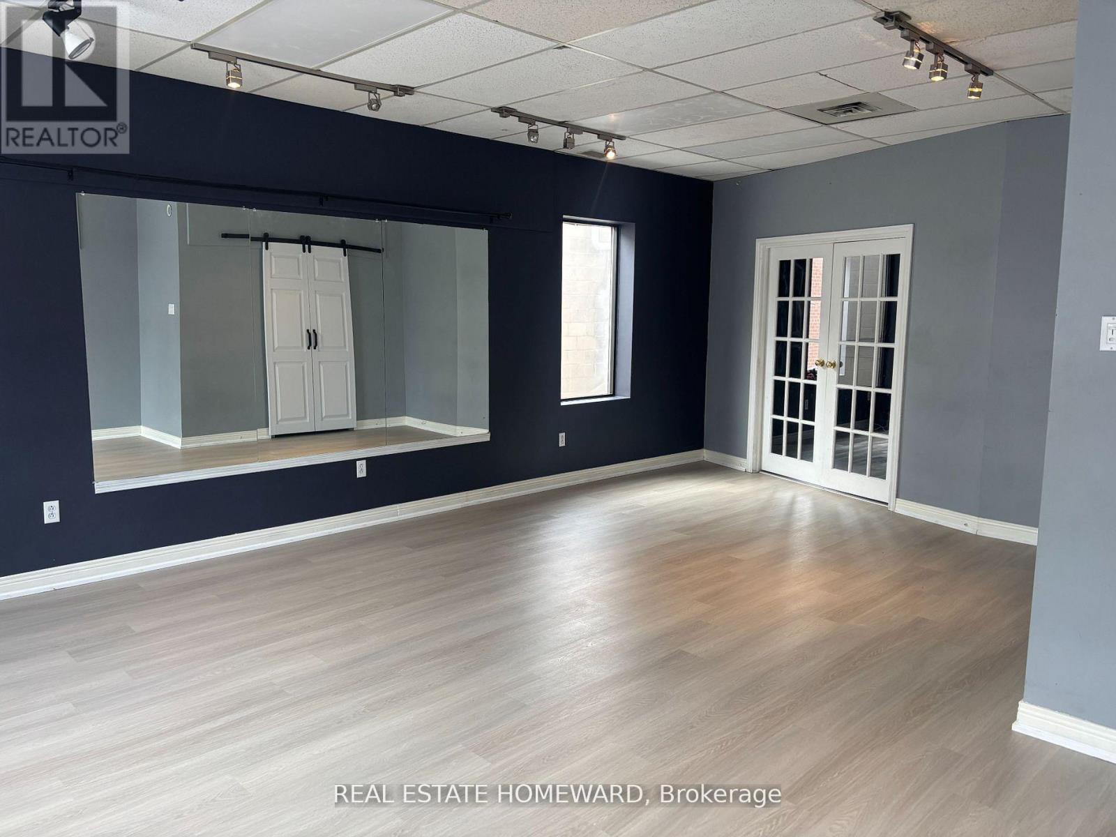 Photo 2 of Upper 863 Broadview Avenue, Toronto ON