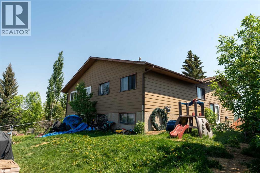 Single Family House Bi-level for Sale in  Beaconsfield Crescent NW Beddington Heights Calgary 
