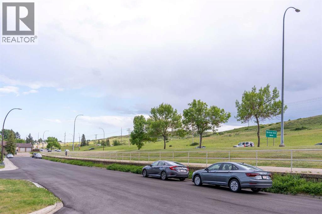 Single Family House Bi-level for Sale in  Beaconsfield Crescent NW Beddington Heights Calgary 