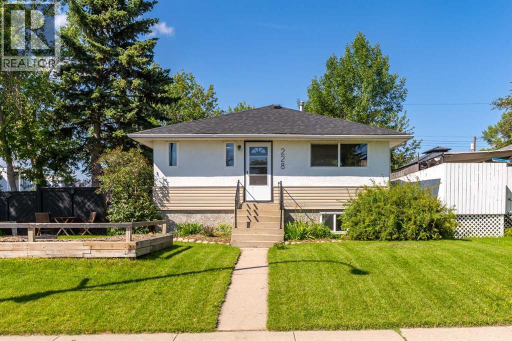 Single Family House Bungalow for Sale in  Lynnwood Drive SE Ogden Calgary 