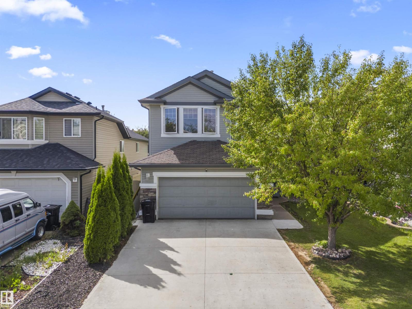 Photo 1 of 324 79 St Sw, Edmonton AB