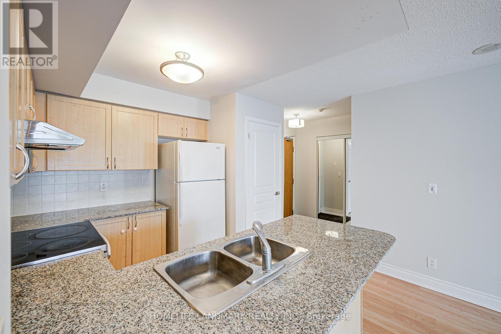 Photo 8 of 311 75 South Town Centre Boulevard, Markham ON
