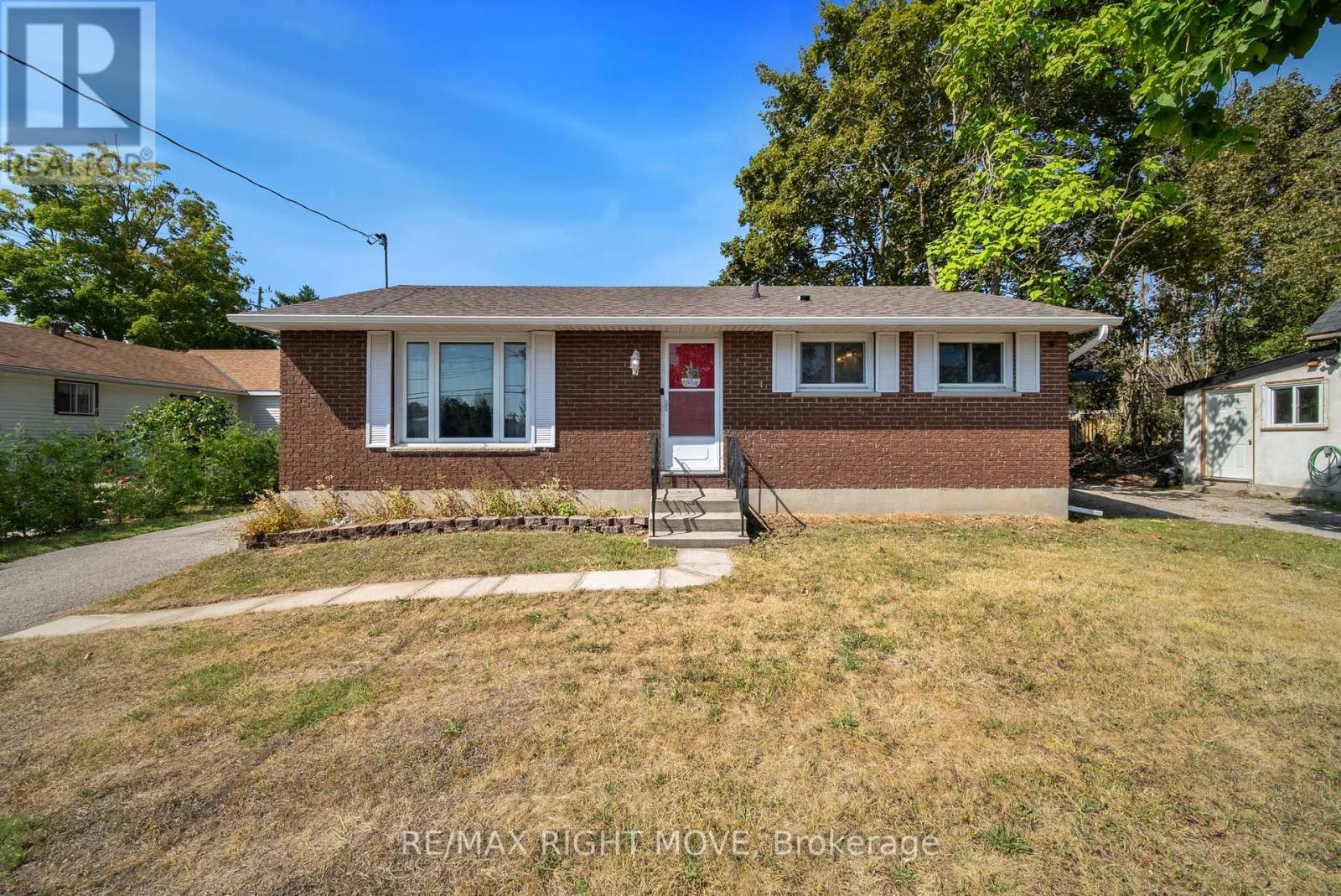 Photo 11 of 3 Westmount Drive N, Orillia ON