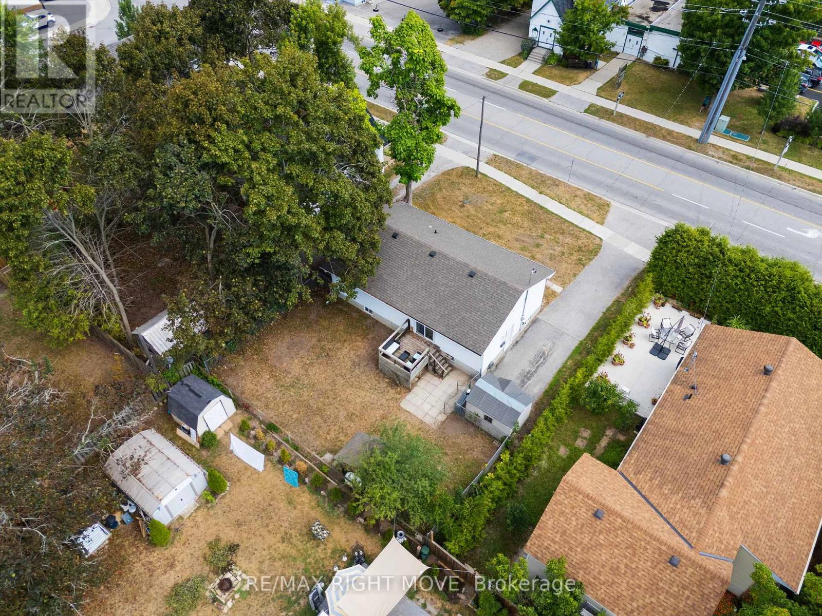 Photo 4 of 3 Westmount Drive N, Orillia ON