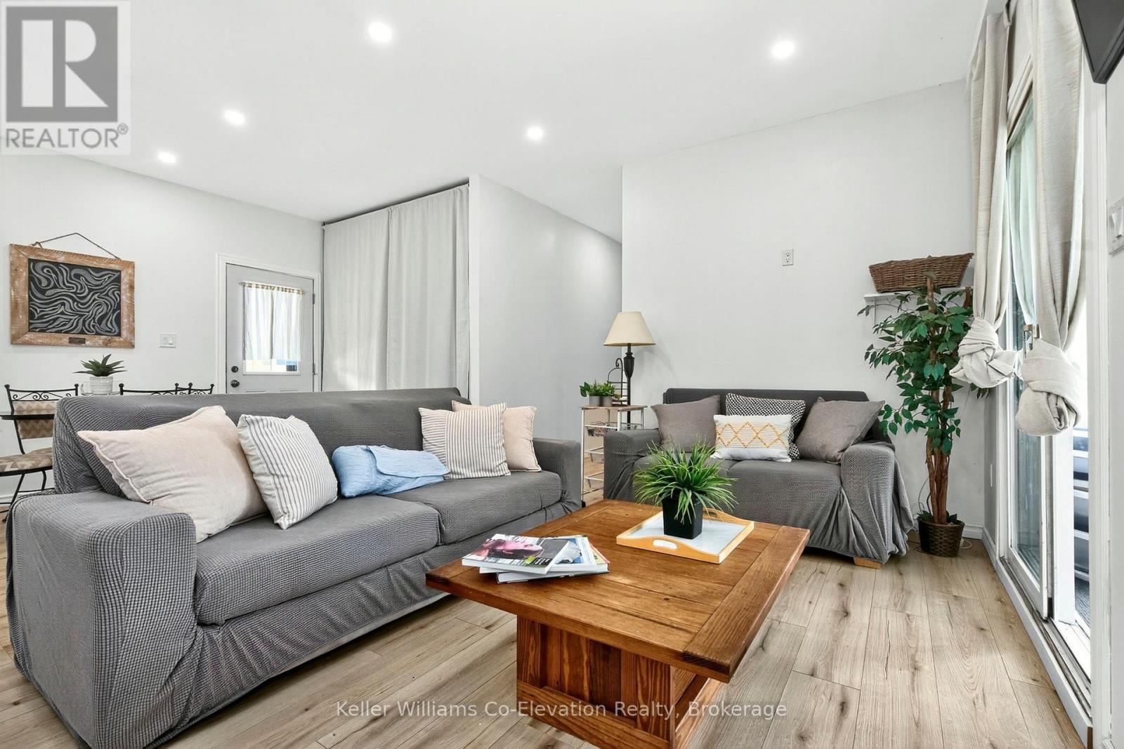 Photo 6 of 19 Vics Road, Midland ON