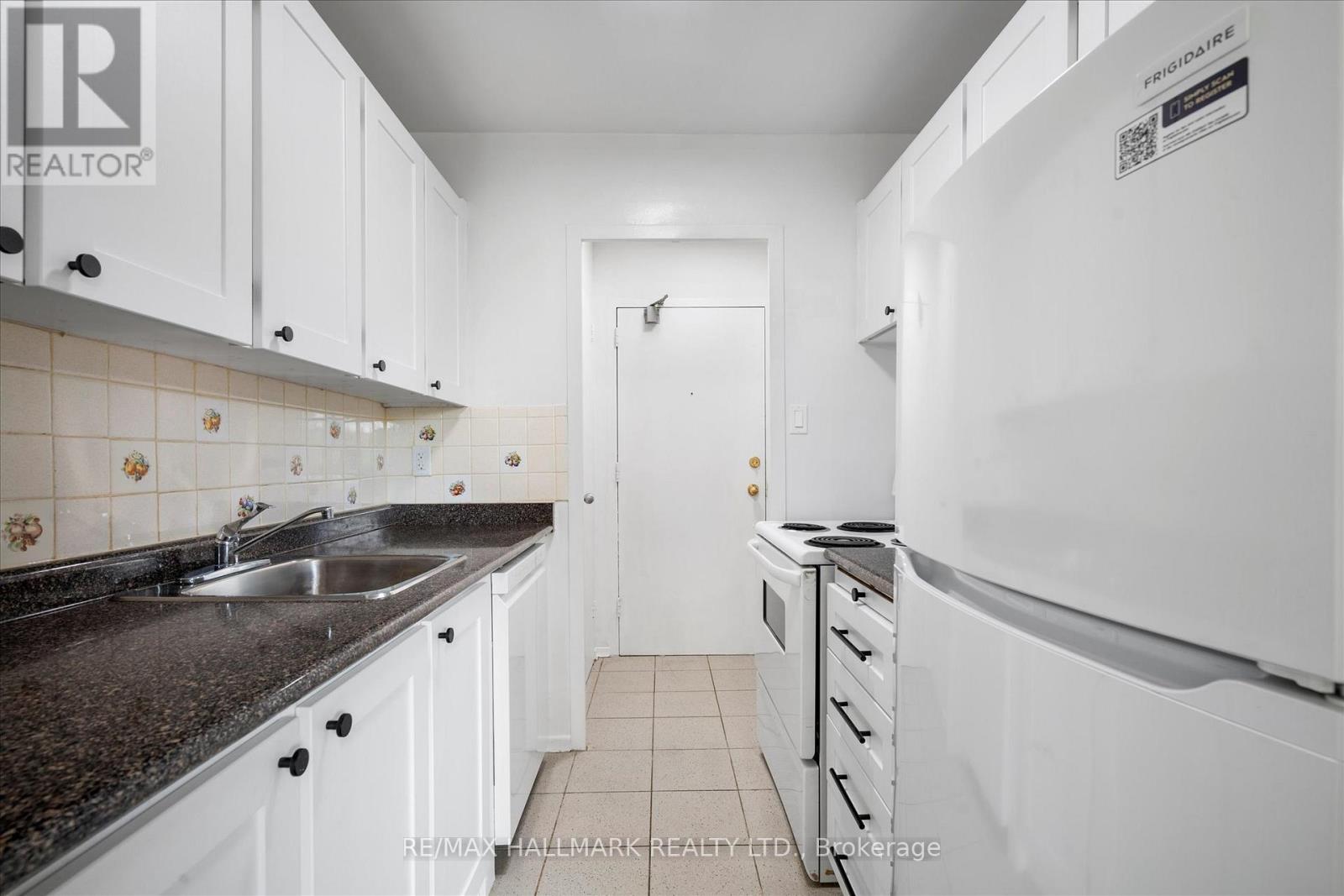 Photo 5 of 404 3320 Fieldgate Drive, Mississauga ON
