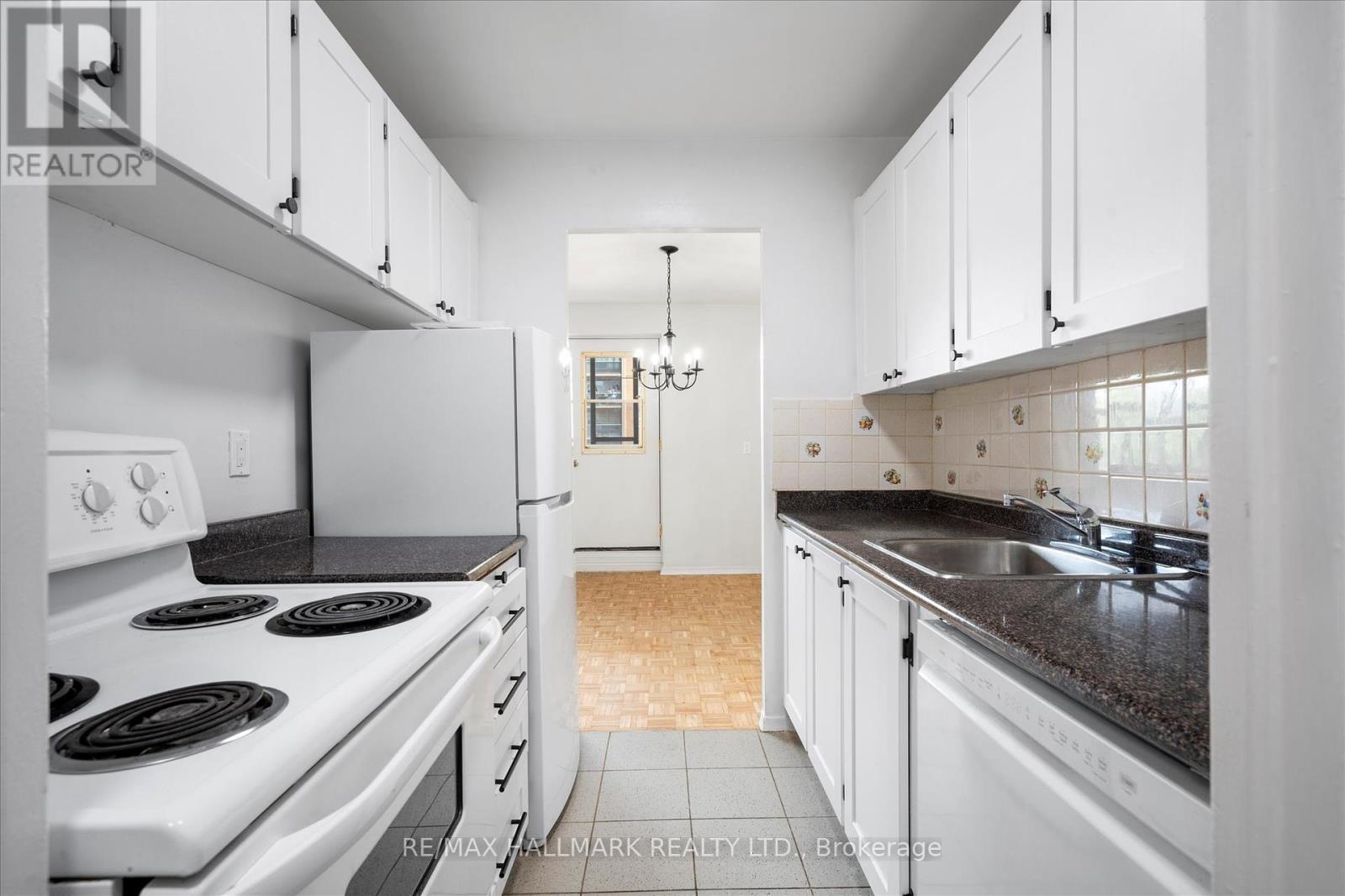 Photo 16 of 404 3320 Fieldgate Drive, Mississauga ON