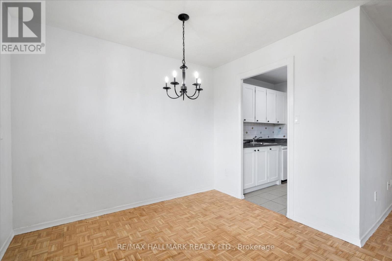 Photo 19 of 404 3320 Fieldgate Drive, Mississauga ON