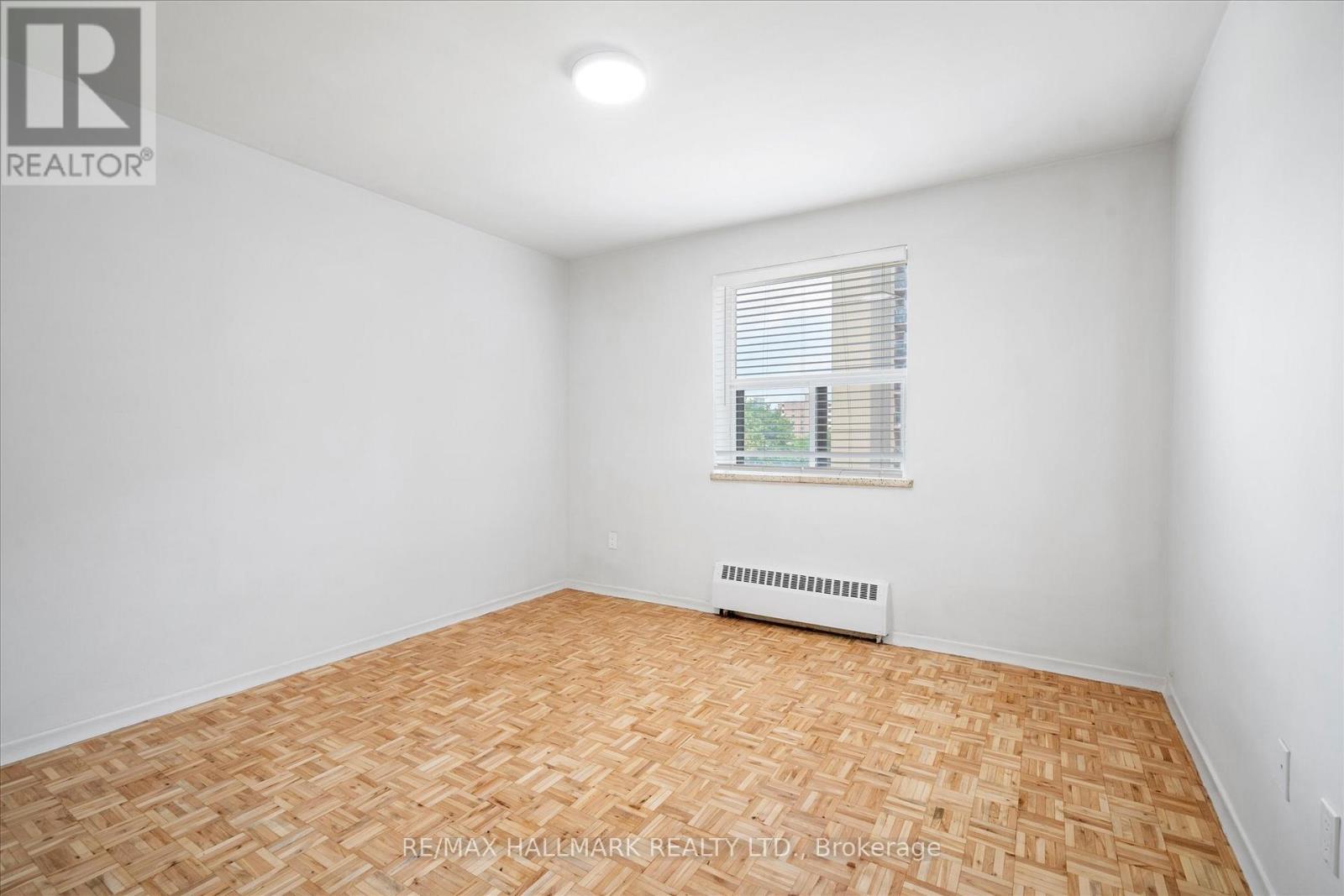 Photo 11 of 404 3320 Fieldgate Drive, Mississauga ON