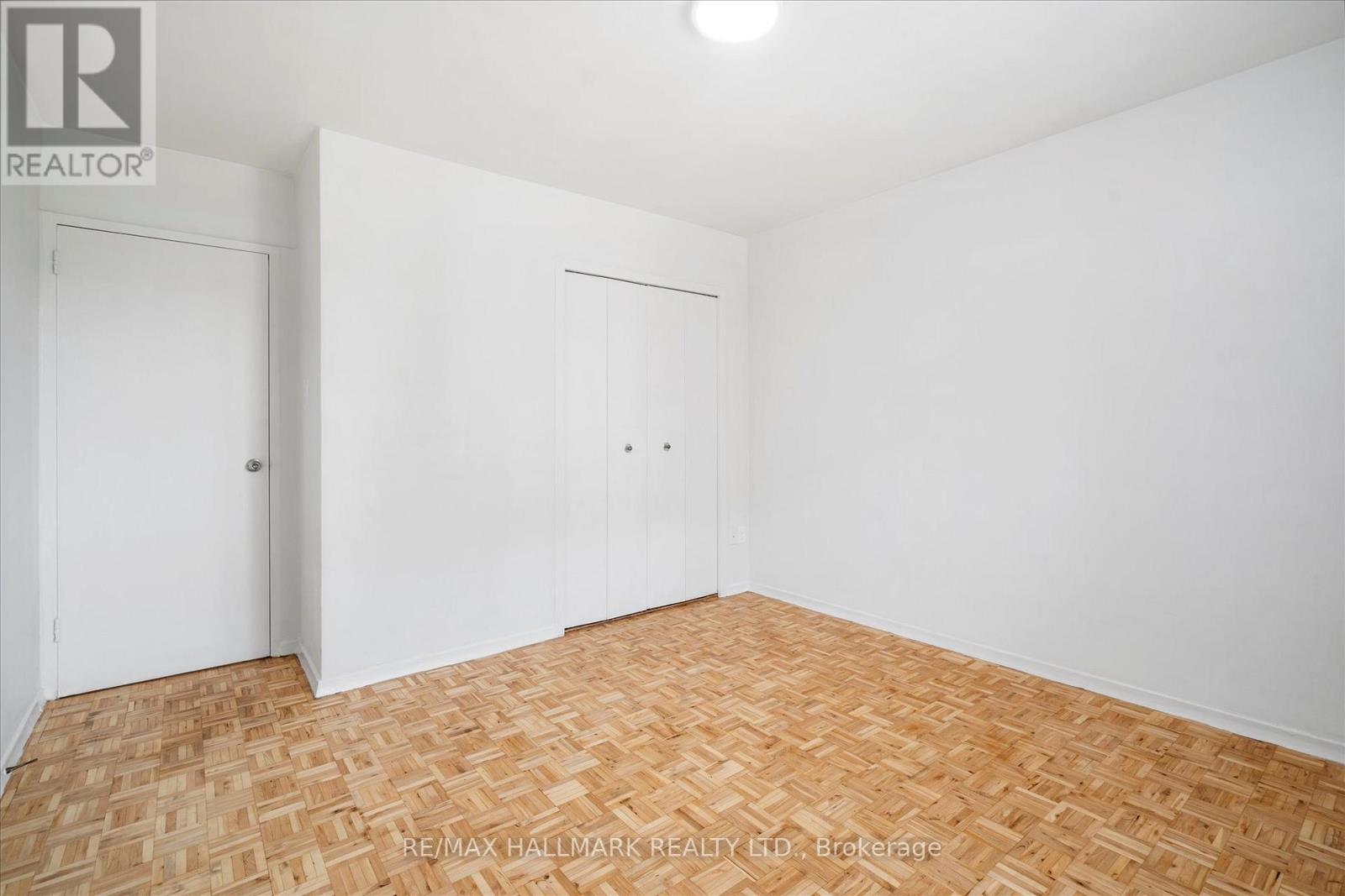 Photo 18 of 404 3320 Fieldgate Drive, Mississauga ON