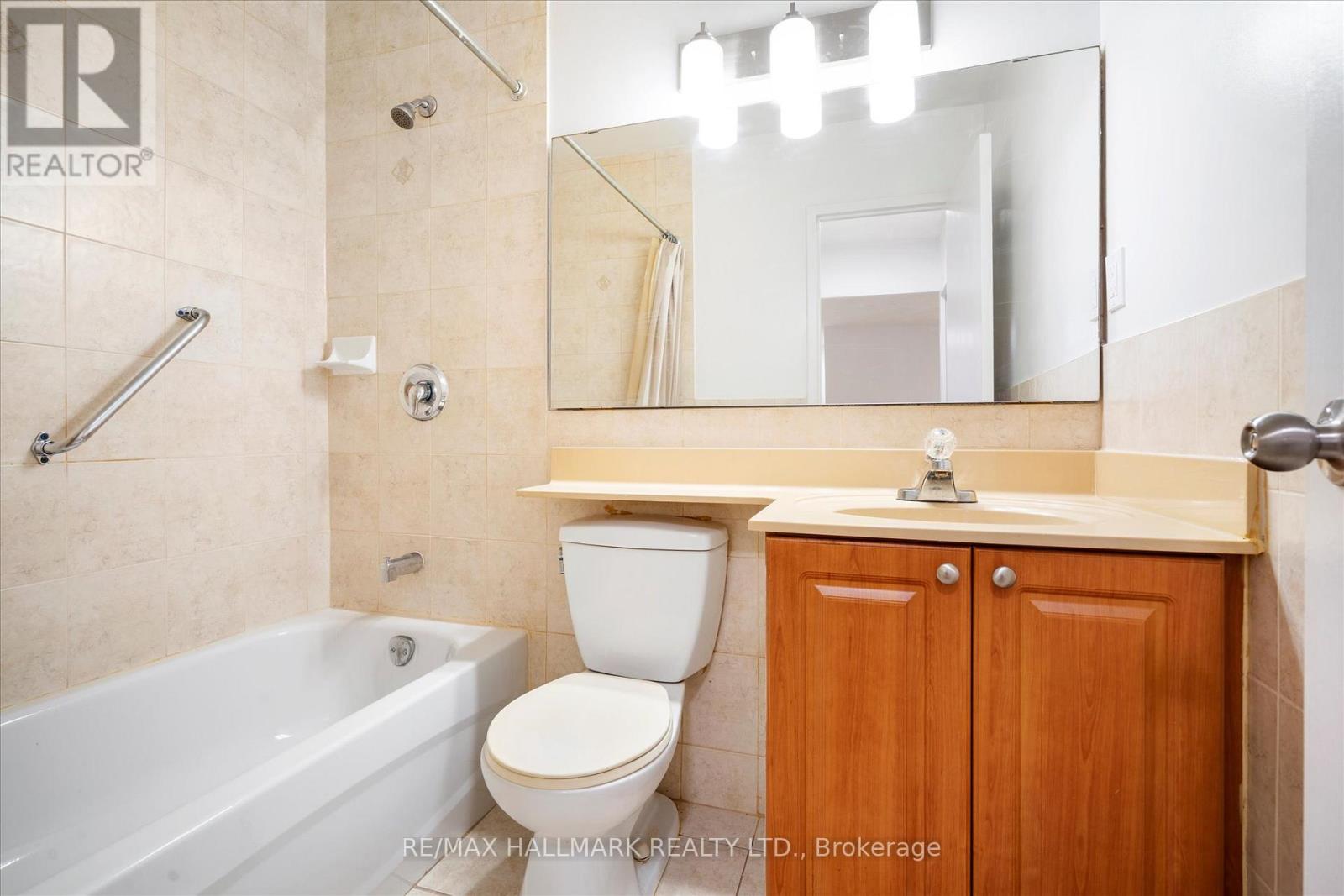 Photo 9 of 404 3320 Fieldgate Drive, Mississauga ON