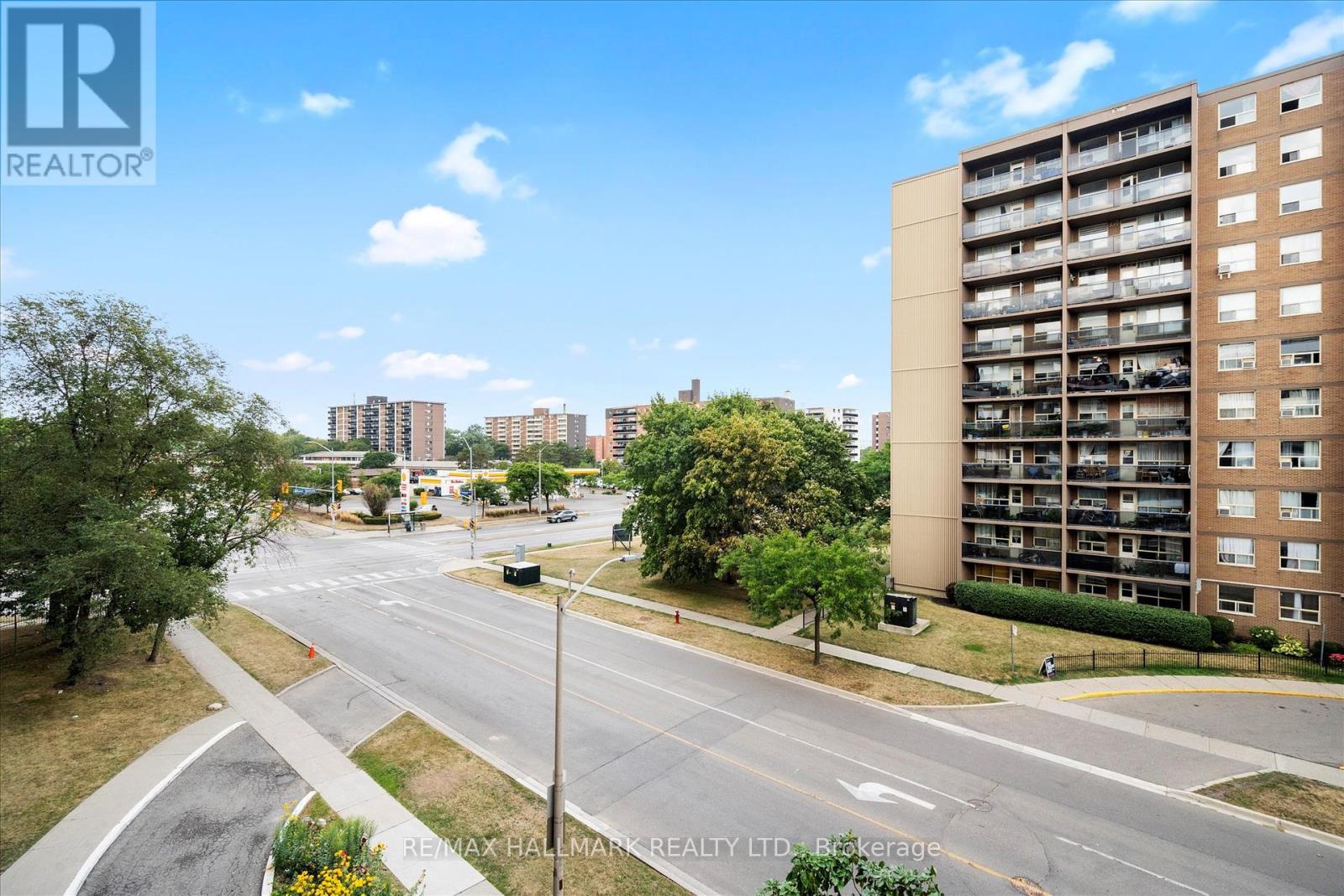 Photo 8 of 404 3320 Fieldgate Drive, Mississauga ON
