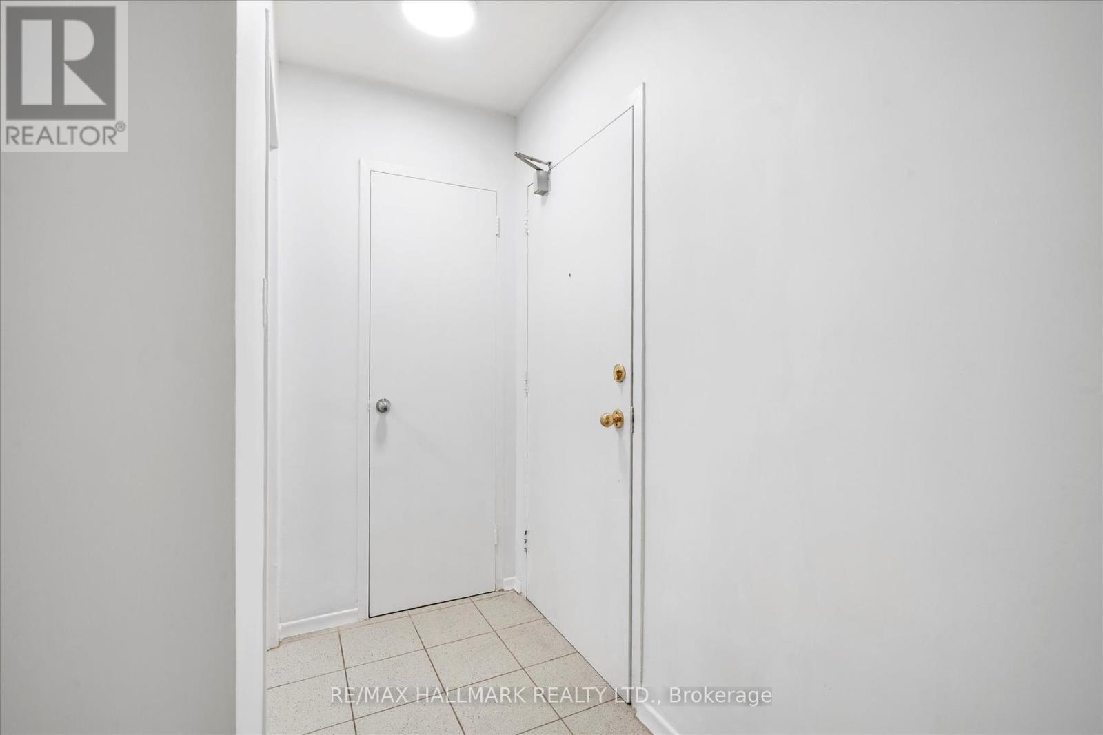 Photo 7 of 404 3320 Fieldgate Drive, Mississauga ON