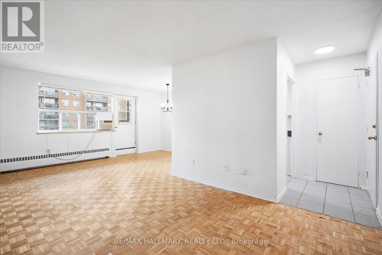 Photo 4 of 404 3320 Fieldgate Drive, Mississauga ON