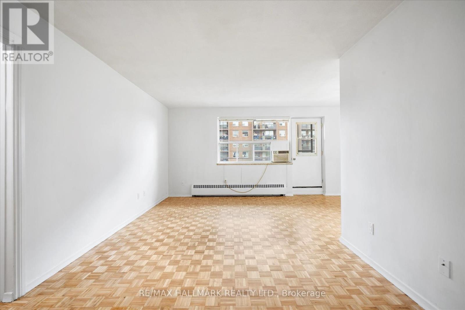 Photo 6 of 404 3320 Fieldgate Drive, Mississauga ON