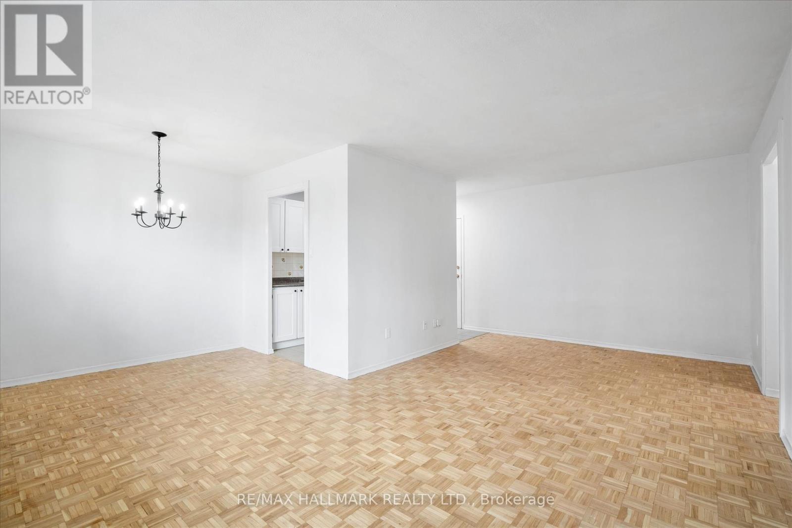 Photo 14 of 404 3320 Fieldgate Drive, Mississauga ON