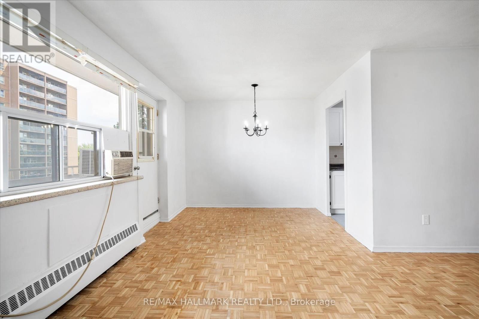 Photo 13 of 404 3320 Fieldgate Drive, Mississauga ON