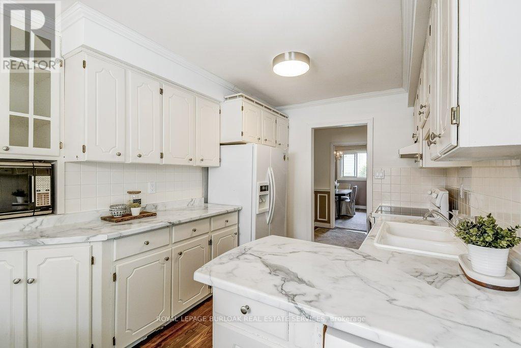 Photo 11 of 652 Auburn Crescent, Burlington ON