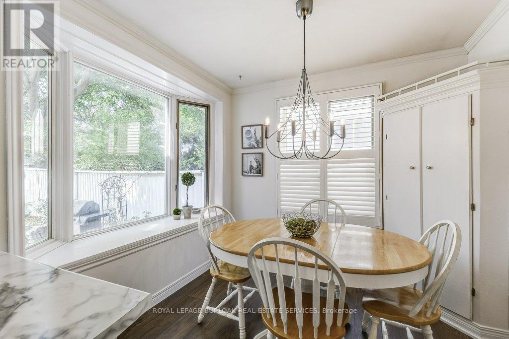 Photo 12 of 652 Auburn Crescent, Burlington ON