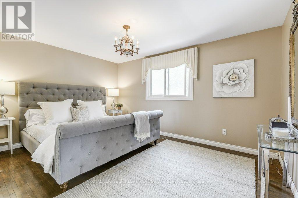 Photo 14 of 652 Auburn Crescent, Burlington ON