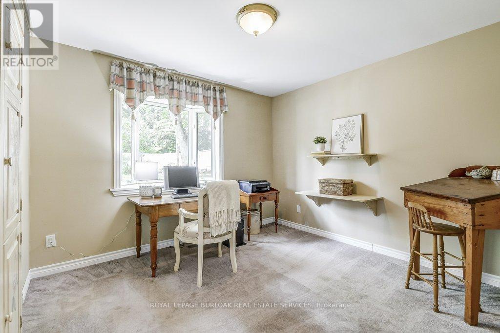 Photo 18 of 652 Auburn Crescent, Burlington ON