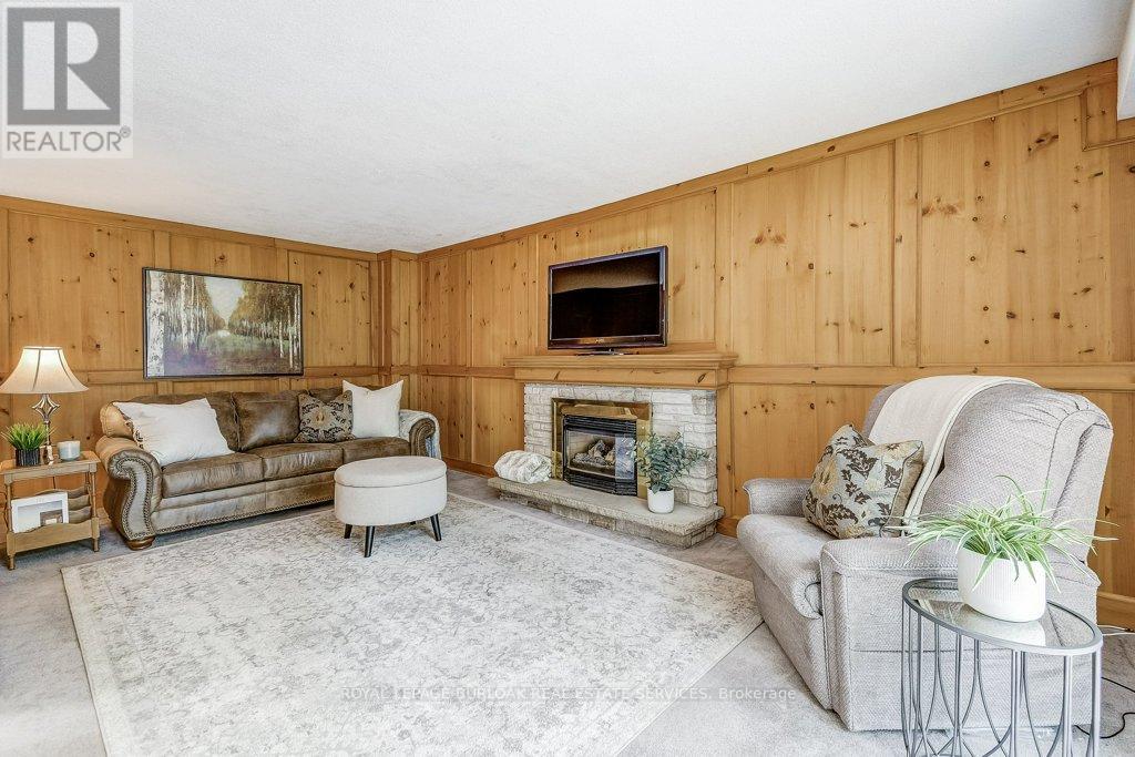 Photo 19 of 652 Auburn Crescent, Burlington ON