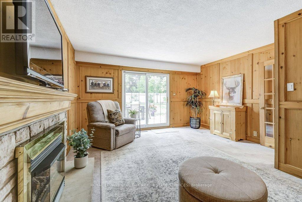 Photo 20 of 652 Auburn Crescent, Burlington ON
