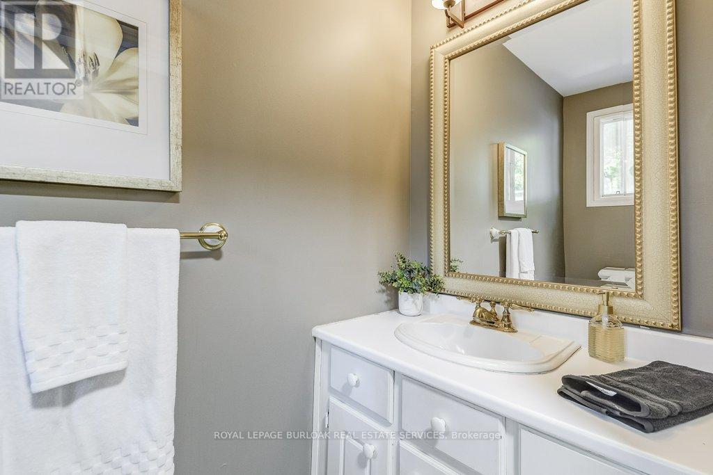 Photo 21 of 652 Auburn Crescent, Burlington ON