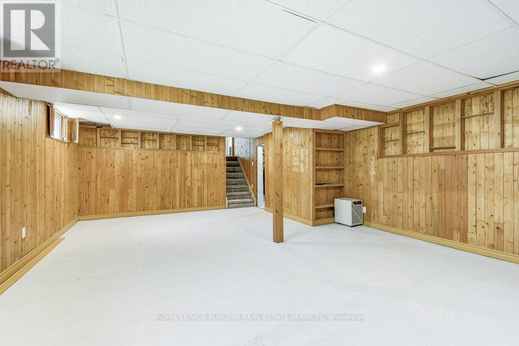 Photo 23 of 652 Auburn Crescent, Burlington ON