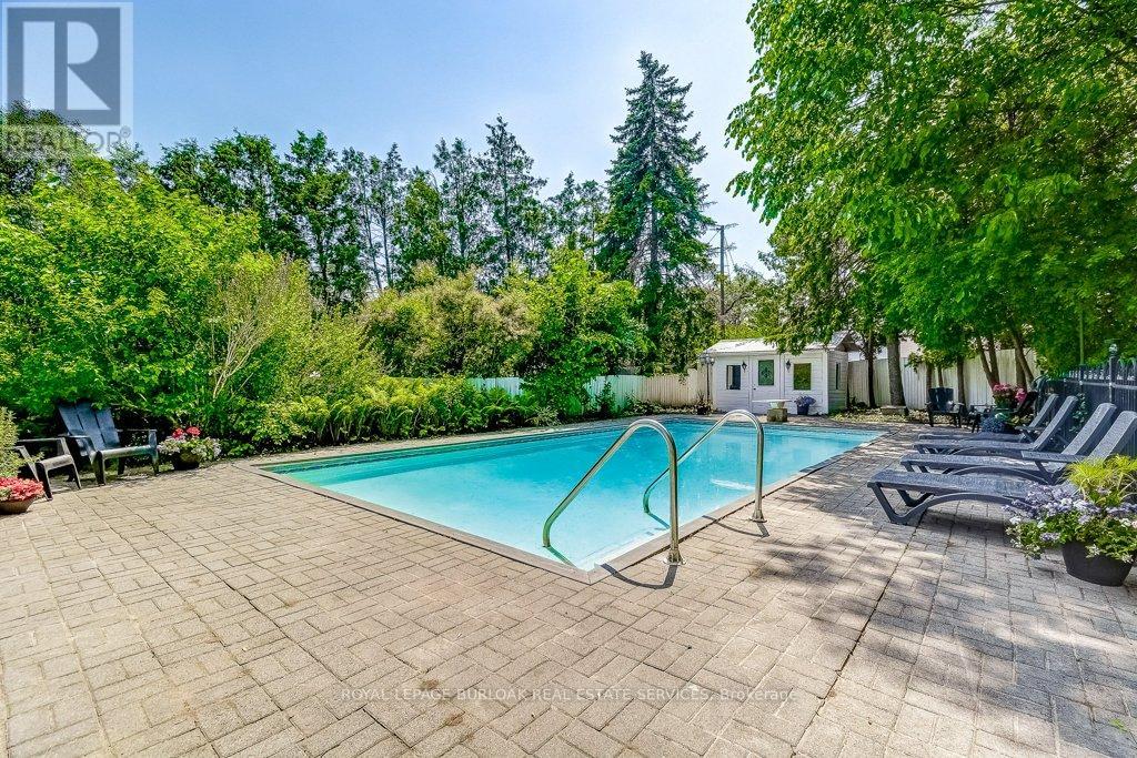 Photo 24 of 652 Auburn Crescent, Burlington ON
