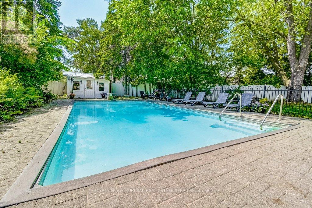 Photo 25 of 652 Auburn Crescent, Burlington ON
