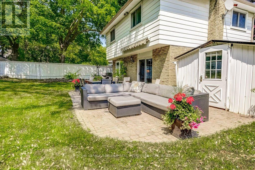 Photo 31 of 652 Auburn Crescent, Burlington ON