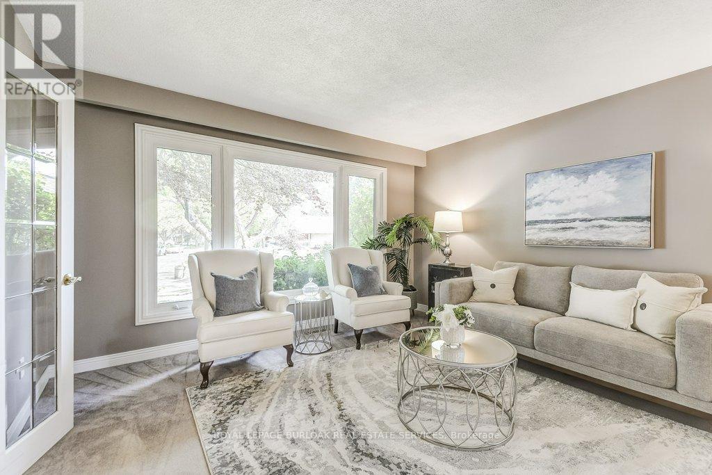 Photo 4 of 652 Auburn Crescent, Burlington ON