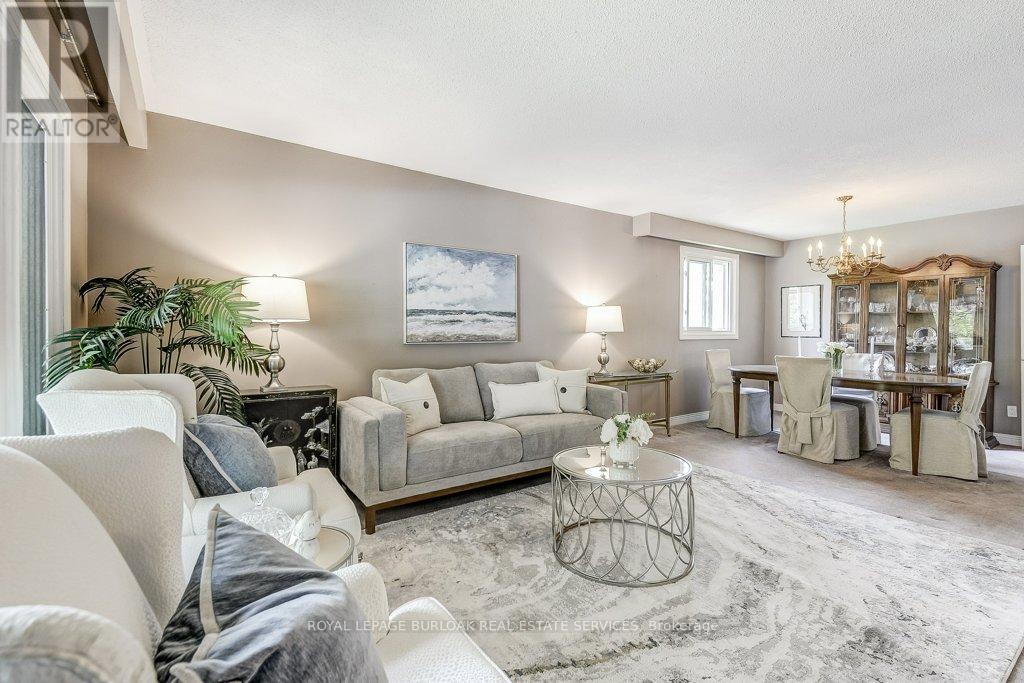 Photo 5 of 652 Auburn Crescent, Burlington ON