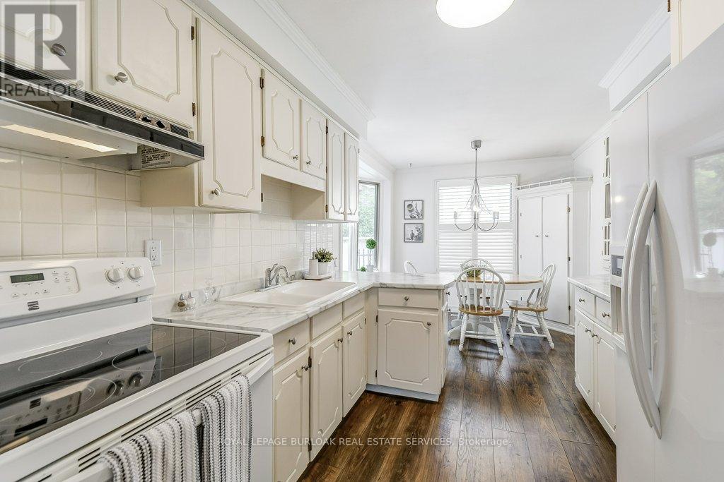 Photo 9 of 652 Auburn Crescent, Burlington ON