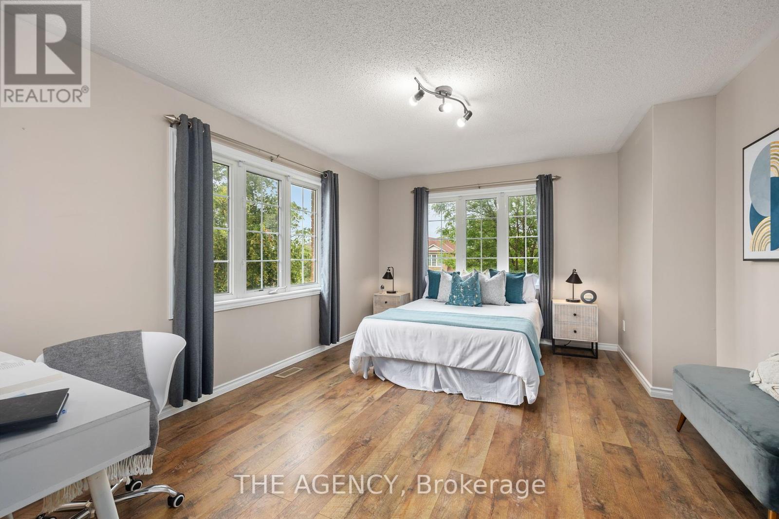 Photo 3 of 1 Applegrove Court, Brampton ON