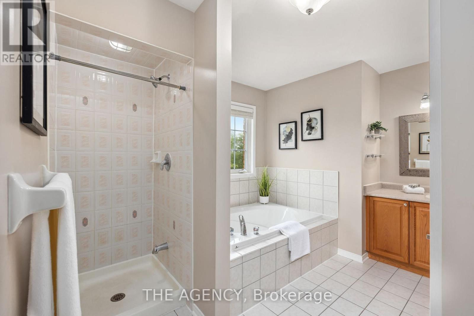 Photo 11 of 1 Applegrove Court, Brampton ON