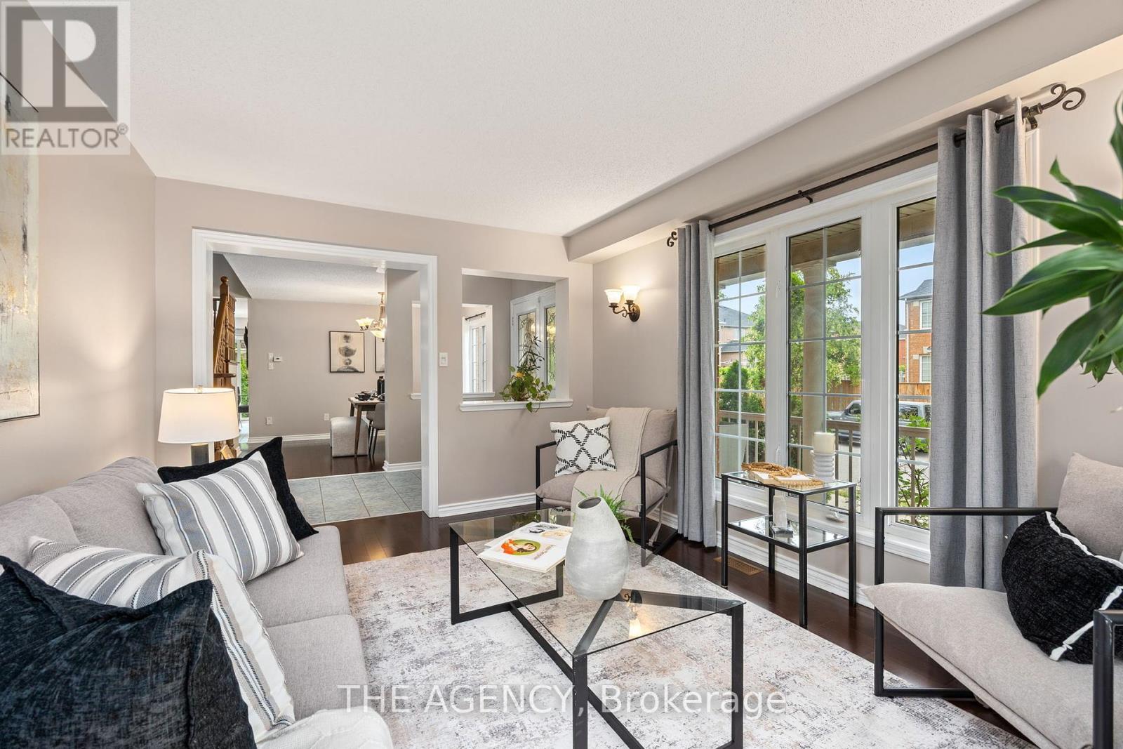 Photo 2 of 1 Applegrove Court, Brampton ON