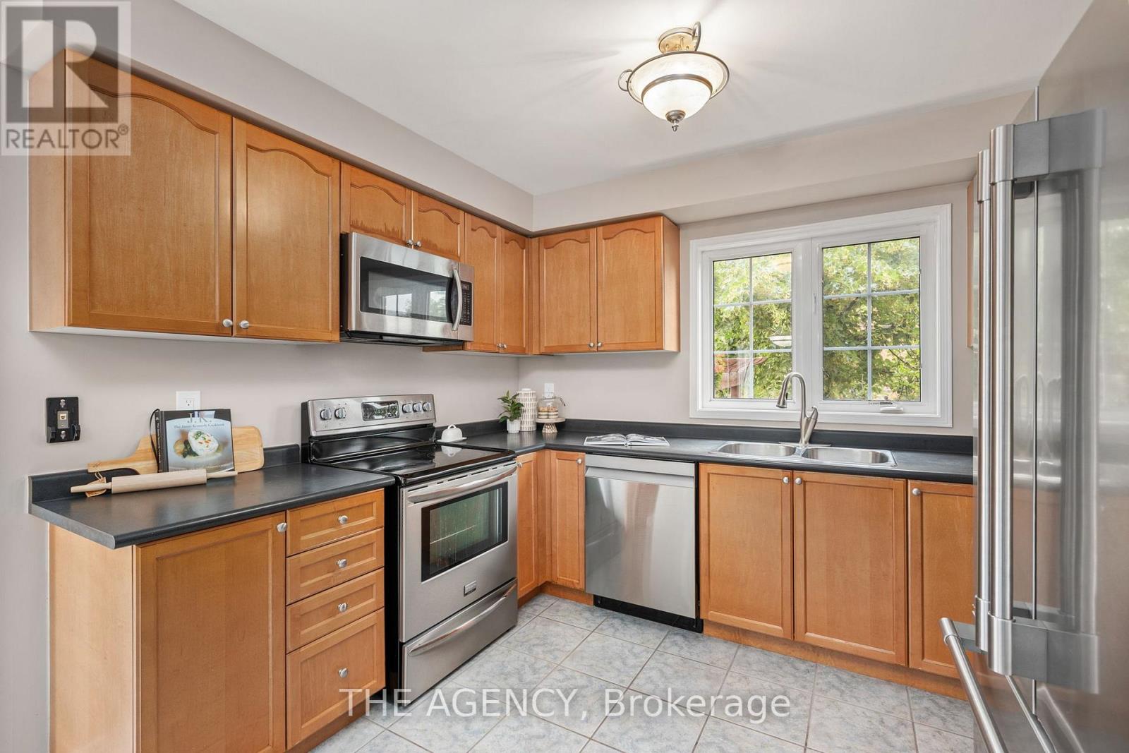 Photo 21 of 1 Applegrove Court, Brampton ON