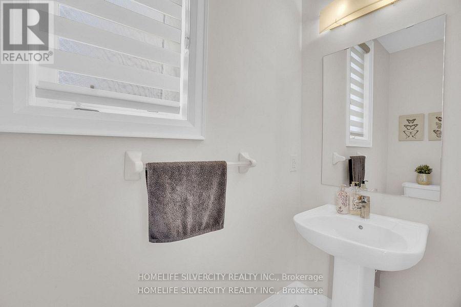 Photo 39 of 43 Michener Drive, Brampton ON