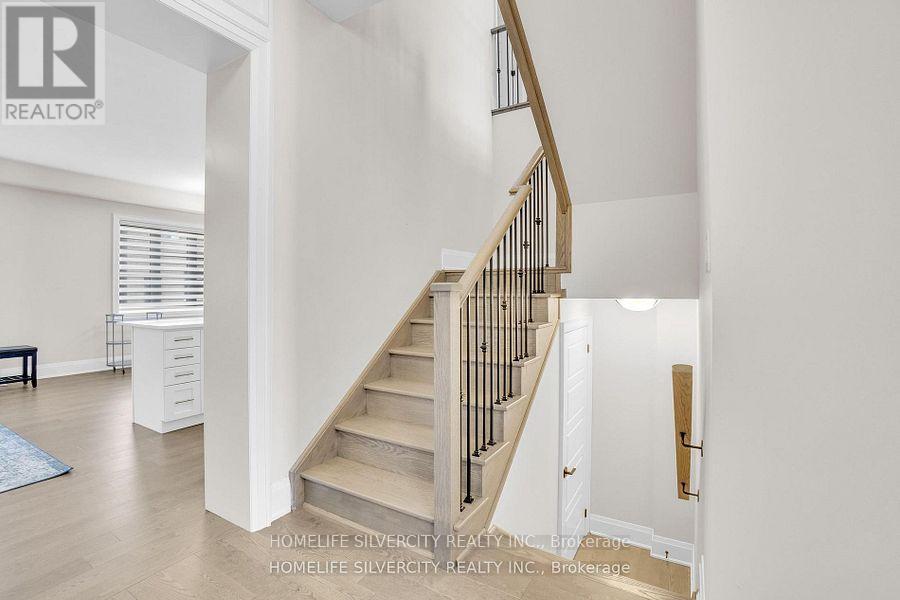 Photo 12 of 43 Michener Drive, Brampton ON