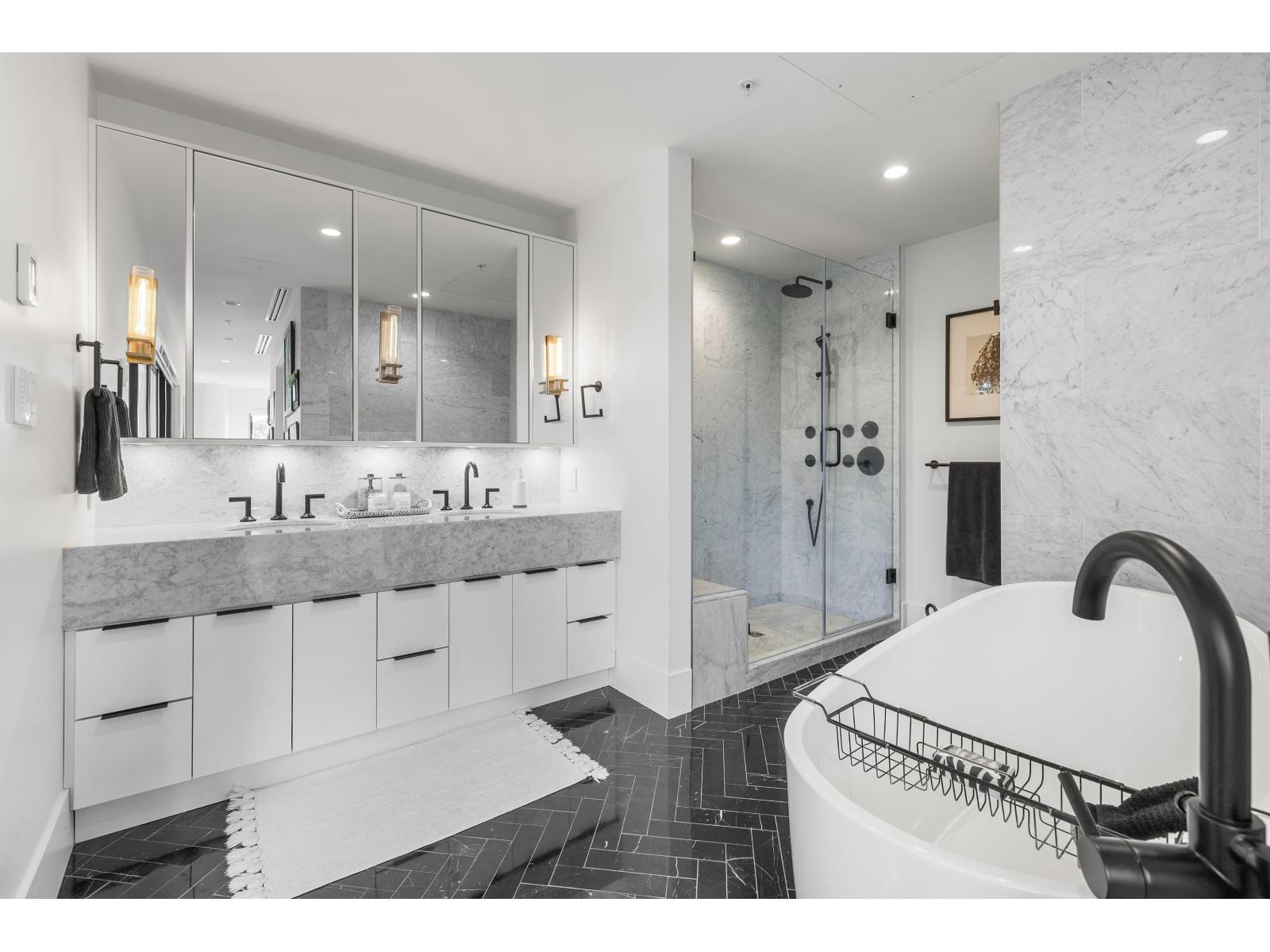 Photo 7 of 602 14825 Thrift Avenue, White Rock BC