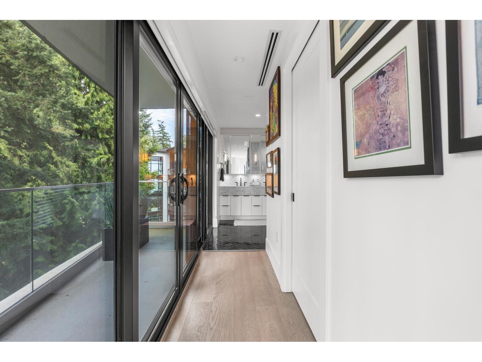 Photo 5 of 602 14825 Thrift Avenue, White Rock BC