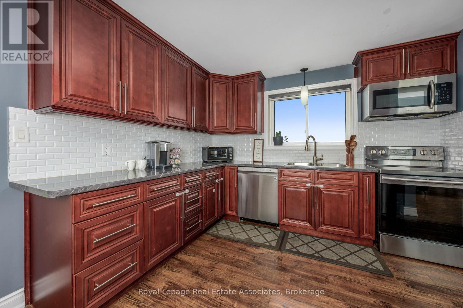 Photo 13 of 5527 Trafalgar Road, Erin ON
